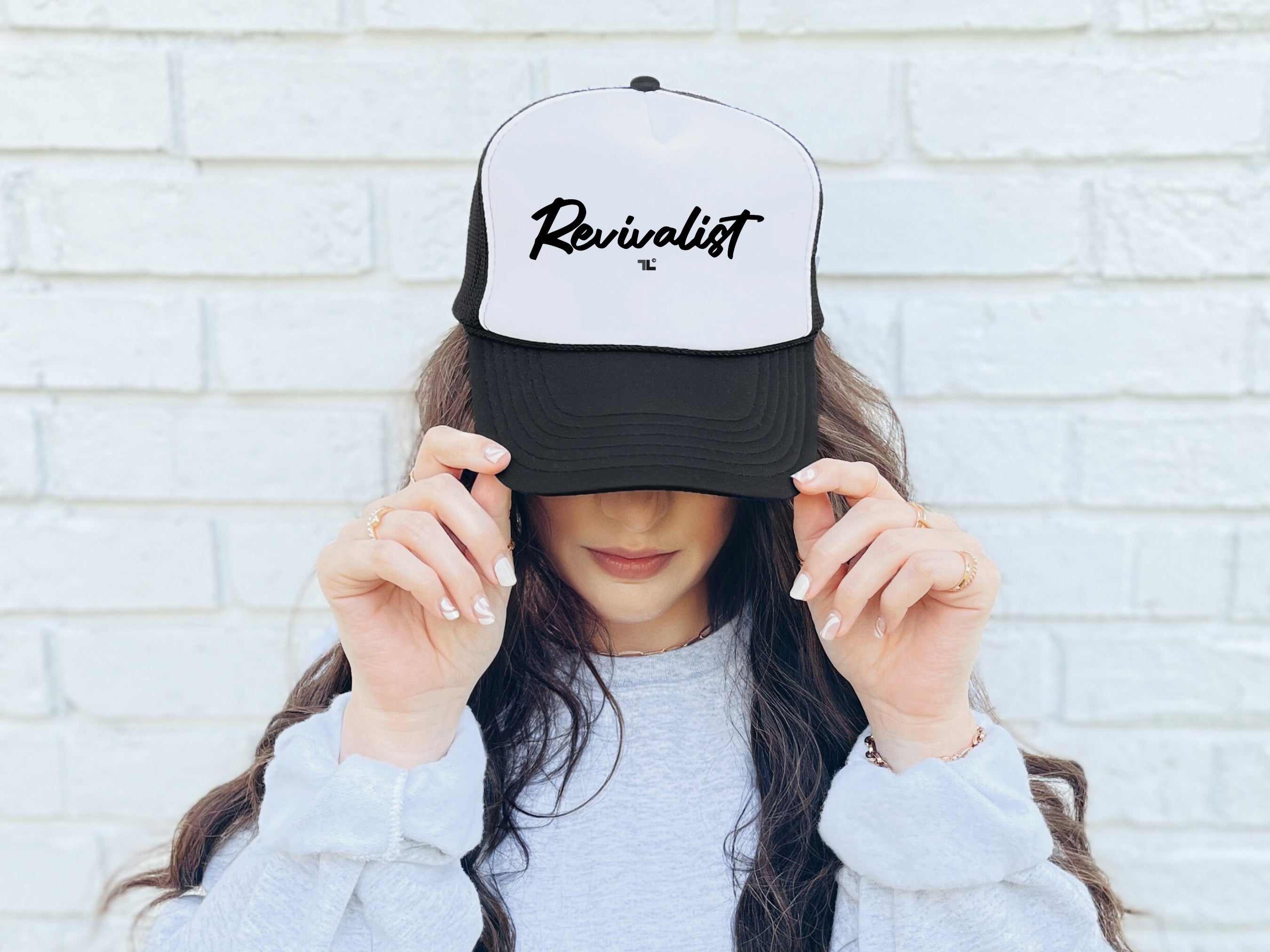 Hatmodelgirl.jpg?v=1726781781